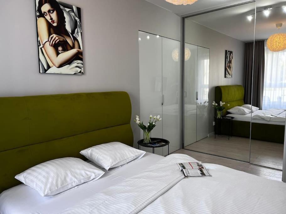 Europa22 "Apartament Delux" Z Wanna - Centrum Miasta Z Widokiem Na Staw Tomaszów Mazowiecki Esterno foto