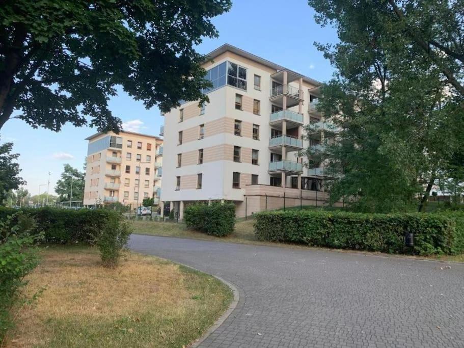 Europa22 "Apartament Delux" Z Wanna - Centrum Miasta Z Widokiem Na Staw Tomaszów Mazowiecki Esterno foto