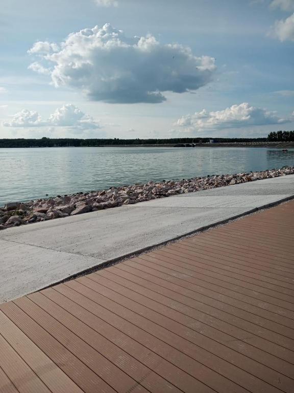 Europa22 "Apartament Delux" Z Wanna - Centrum Miasta Z Widokiem Na Staw Tomaszów Mazowiecki Esterno foto